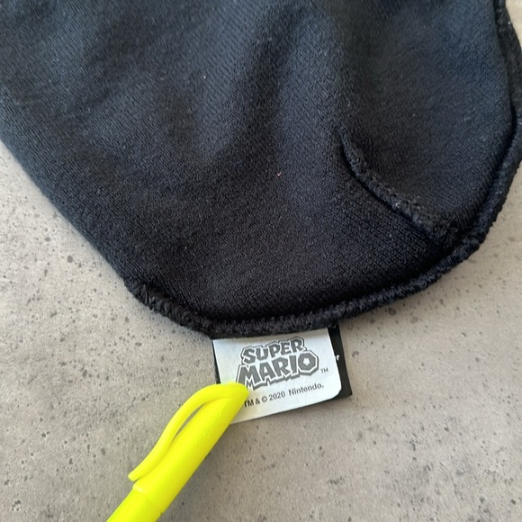 Super Mario Beanie - FREE W/ ANY PURCHASE - Picture 4 of 5